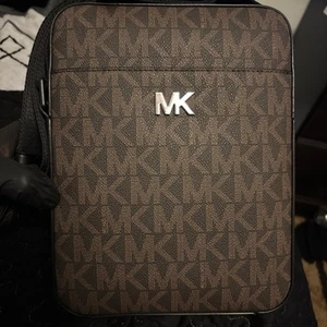 Michael Kors Everett Brown/Black Flight Bag New With Tags - Picture 1 of 3