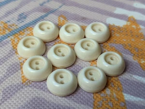10x netter Kunststoffknopf - wie Elfenbein - 11mm - Blusen- Puppenknopf - Picture 1 of 1