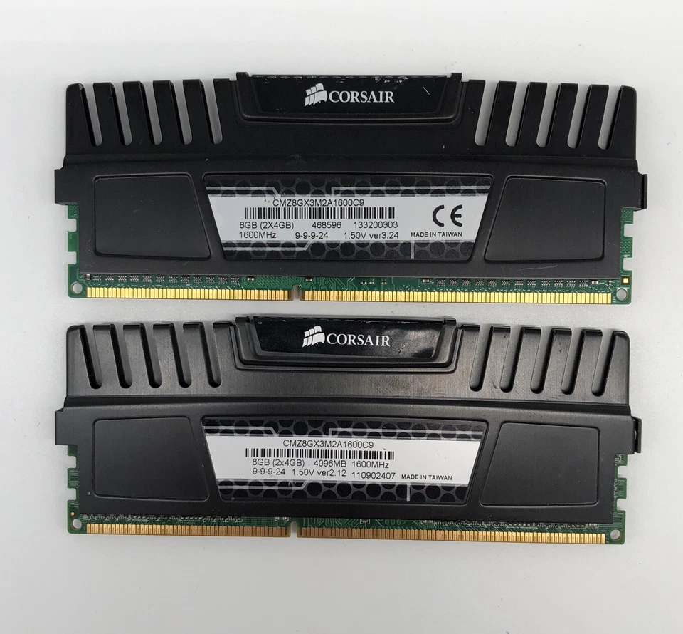 CORSAIR VENGEANCE CMZ8GX3M2A1600C9 - 8 GB (2X4GB)- 1600 MHz - DDR3 RAM - Bild 1 von 1