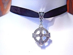 GARGANTA CRUZ CELTA TERCIOPELO NEGRO PLATA Christian crux collar gótico nuevo 1C - Imagen 1 de 3