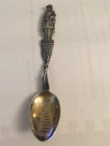 Windsor  Canada Amazing detailed Canadian souvenir 4 5/16 inch long spoon - Picture 1 of 10