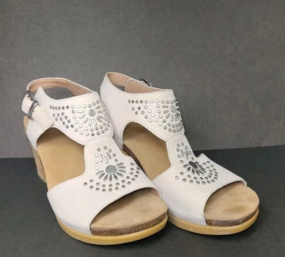 Sandalias Dansko Deandra para mujer talla 9 cuero crema tachonado recorte tacones en bloque Foto 1 de 4