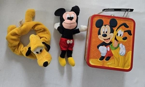 2 artículos de peluche de Disney Mickey Mouse en caja de hojalata, peluche Mini Mickey, Pluto crujiente - Imagen 1 de 16