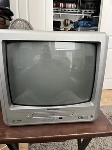 Magnavox 13 Inch CRT TV DVD Combo Gaming Television AV MWC13D6 NO Remote Tested - Picture 1 of 13