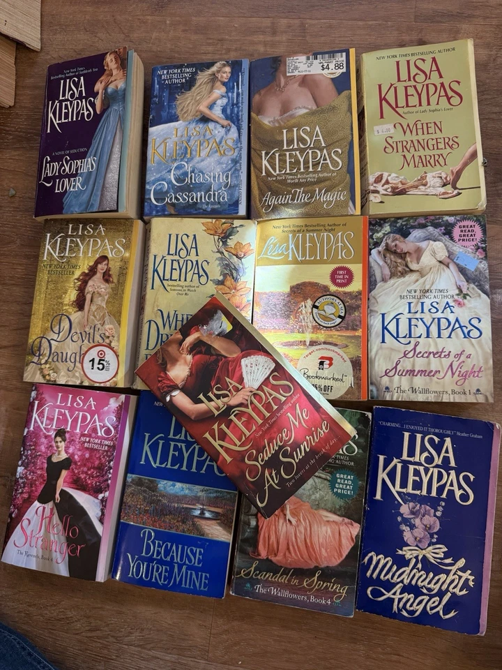 Лот из 13 книг Лизы Клейпас в мягкой обложке серия Ravenels Wallflowers Romance - Изображение 1 из 2