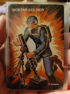 1982 Gi Joe Short Fuze Mortar Soldier Card Game Card - Bild 1 von 2