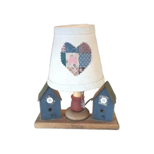 Vintage Landhausstil Mini Holzlampe mit 2 Häusern Volkskunst 9 cm hoch/funktioniert - Bild 1 von 7