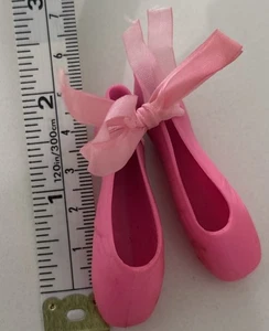 Miniatur Rosa 2 Zoll Weichplastik Ballerina Schuhe Ornament - Bild 1 von 4