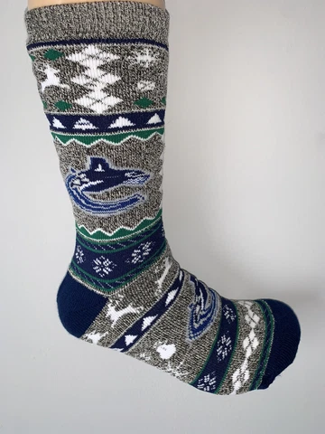 VANCOUVER CANUCKS NHL HOCKEY JERSEY LOGO MEN’S SNOWFLAKE CREW SOCKS LARGE Cover