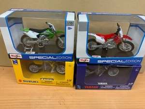 Modellino giocattolo motocross MX pressofuso 4x1:18 moto HONDA KAWASAKI YAMAHA SUZUKI combo - Foto 1 di 5