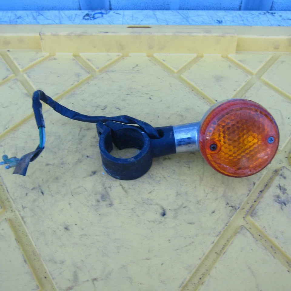 1987 Honda Magna 700 VF700C INDICADOR DE SETA DIANTEIRO FABRICANTE DE EQUIPAMENTO ORIGINAL - Imagem 1 de 4