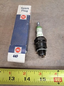 1 AC 44F Spark Plug Free Shipping - Picture 1 of 1