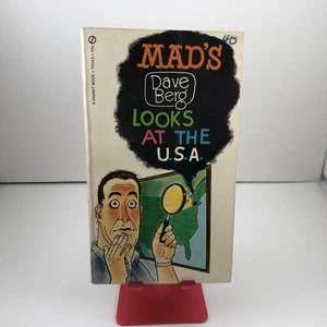 MAD'S DAVE BERG LOOKS AT THE USA : Vintage Mad Magazine Paper Back Pocket Book - Picture 1 of 3