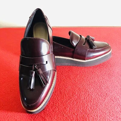 Mocasines de cuña de cuero borgoña con borlas talla 8 euros talla 38 de Zara para mujer Foto 1 de 4