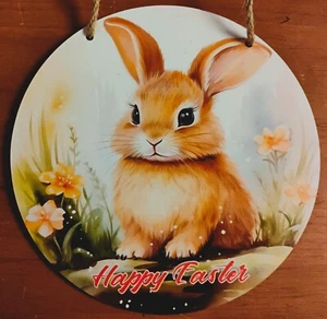 NUEVO CON ETIQUETAS Decoración de Pared Feliz Pascua Madera Redonda-Conejito Bebé Marrón en Flores Amarillas 7.75"D - Imagen 1 de 3