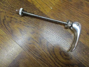 QUICK RELEASE ROAD BIKE WHEEL FRONT SKEWER - SILVER - Picture 1 of 4