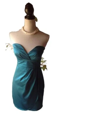 全新 Charlotte Russe M 码 青少年青绿色露肩甜心连衣裙 — 第 1/4 张图片