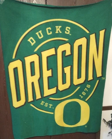 Oregon Ducks Green And Yellow Fleece  Throw/Blanket 2021 Cover