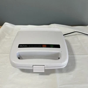 Betty Crocker Belgian Waffle Baker BC-1957 Non Stick - Tested 5f - Picture 1 of 5