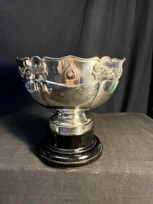 Plata china 850, cuenco dragón y soporte. 391 gms, Kwong Wa, alrededor de 1890 en adelante. Foto 1 de 4