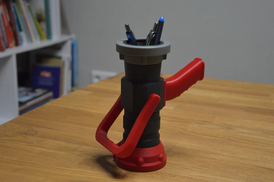 Feuerwehr Stiftehalter Hohlstrahlrohr – 3D-Druck Design – Geschenkidee - Bild 1 von 3