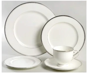 Mikasa Gothic Platinum 5 Piece Place Setting Bone China Discontinued Set - Picture 1 of 5