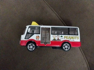 Peanuts 5" Druckguss weiß Bus Pull Back Action Snoopy neu mit Etikett 1/32 - Bild 1 von 1