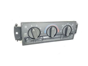 2001 2002 Chevrolet Silverado 2500 OEM Temperature AC Control 15054698 - Picture 1 of 12