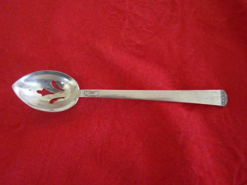 LUNT STERLING SILVER REGENCY OLIVE SPOON MONOGRAM T Cover