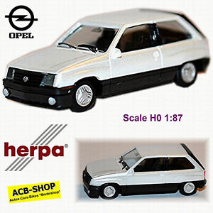 Opel Corsa A Sr Berlina 1982-93 Bianco Metallo 1:87 Herpa 033558