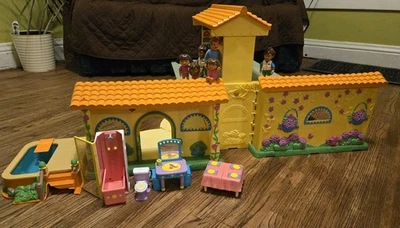 Dora the Explorer Talking House Dollhouse 2003 + Furniture & Figures WORKS! - Image 1 of 4