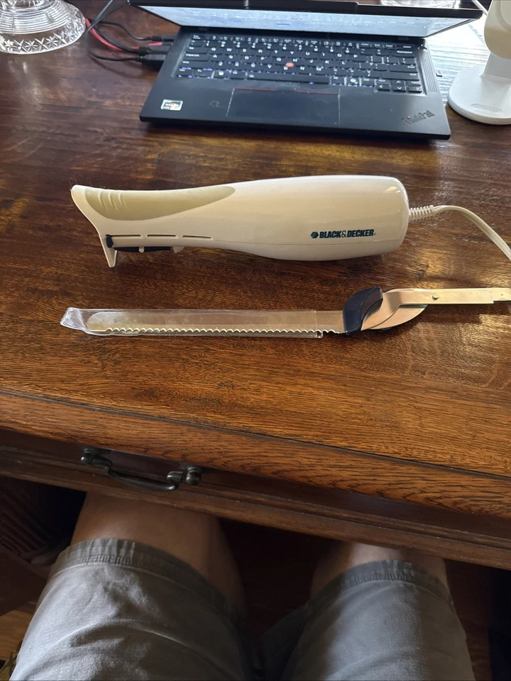 Black & Decker 9 «белый проводной электрический нож отличном рабочем состоянии - Изображение 1 из 1