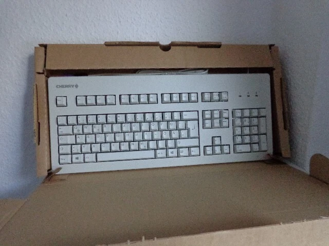 Mechanische QWERTZ-Tastatur Cherry Classic Line G80-3000 LPCDE-0 PS/2 - USB - Bild 1 von 3