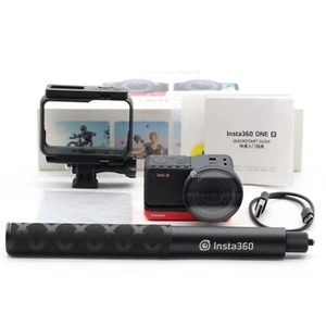 Cámara de acción Insta360 ONE R edición de 1 pulgada Leica casi como nueva conjunto de palos de montaje en caja - Imagen 1 de 6