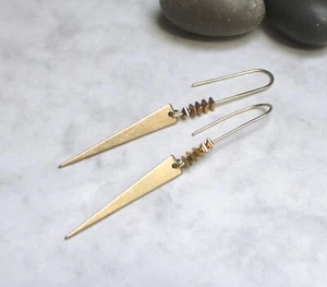Lange Messing Ohrringe Pfeil, Dreieck gold Hämatit minimalistisch Ohrhänger o979 - Bild 1 von 8