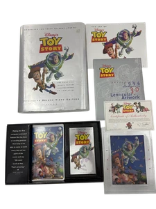 Disney TOY STORY Exclusive Deluxe Video Edition Box Set w 2 VHS, 3D Art, Book - Imagen 1 de 16