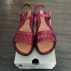 Hush Puppies Kya Sandals Women's size 8 M Red Leather - Picture 1 of 16