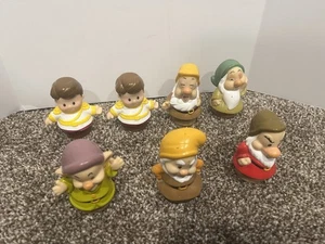 Figuras Fisher-Price Little People Príncipe Disney y 5 enanos Blancanieves - Imagen 1 de 1
