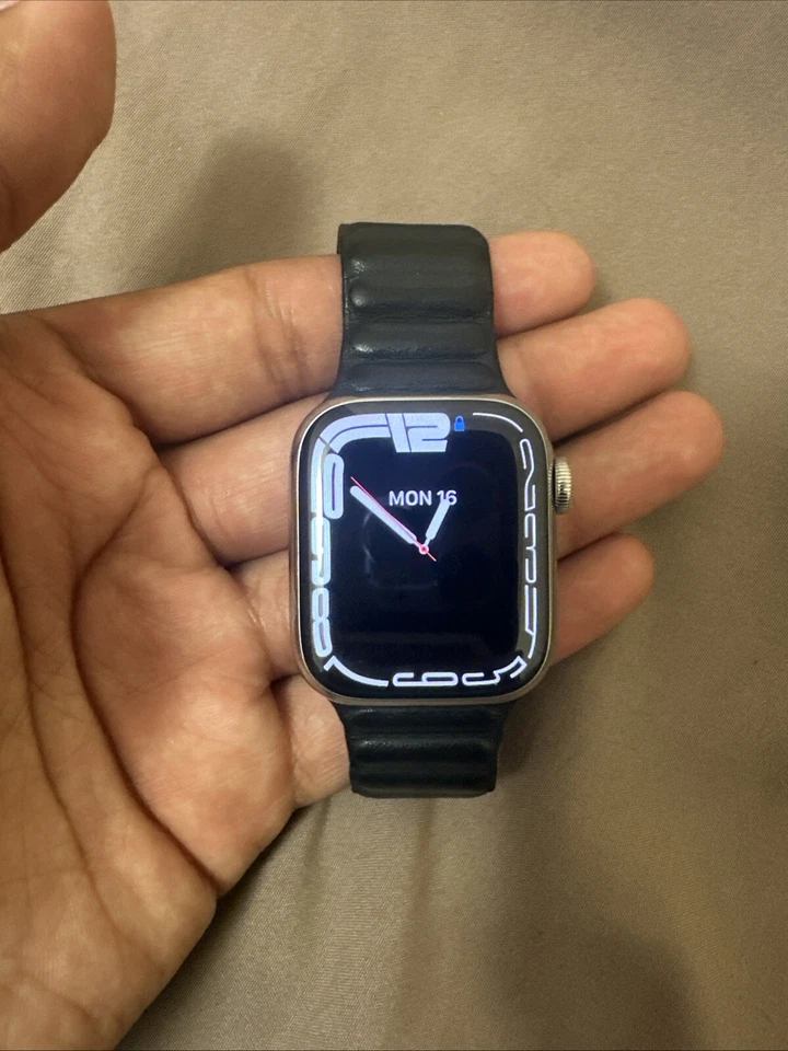 Apple Watch Series 8, 41mm, Acero Inoxidable y Cerámica Foto 1 de 3