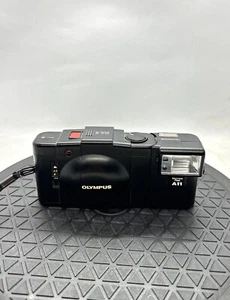 Olympus XA2 + A11 Flash - Pocket Point and Shoot 35mm + Cinturino Buone Condizioni #554 - Foto 1 di 6