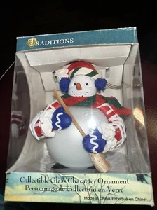 Adorno de muñeco de nieve de Navidad de vidrio coleccionable Tradiciones de colección - Imagen 1 de 12