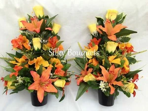 Composizione vaso tomba coppia fiori seta artificiale retro piatto terracotta giglio - Foto 1 di 4