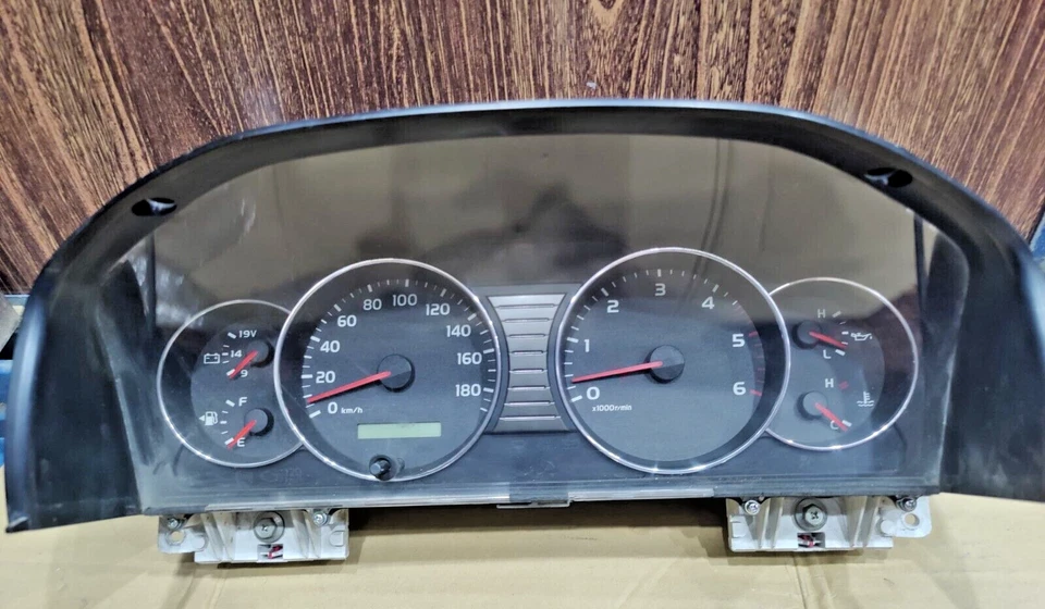 Cuadro de instrumentos velocímetro Toyota Land Cruiser HZJ105 1HZ 2003-05 M/T  Foto 1 de 4
