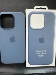 Apple Silicone Case with MagSafe for iPhone 15 Pro - Winter Blue - Photo 1 sur 2