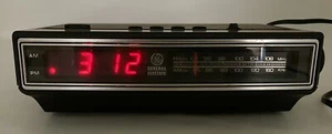 Vtg General Electric 7-4625C Walnut Wood Grain AM/FM Digital Alarm Clock Radio - Picture 1 of 12
