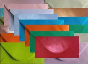 50 sobres de colores DL para tarjetas de felicitación/invitaciones de fiesta 110 mmx220 mm - Imagen 1 de 36