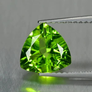 1,76Ct Trillion Cut_Wunderbarer Glitzer 100% natürlicher grüner Peridot - Bild 1 von 1