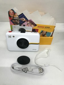 KODAK Step Kamera |Digitale Sofortbildkamera mit 10MP Bildsensor, Zink-Technik