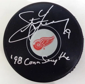 Steve Yzerman Autographed Detroit Red Wings Souvenir Puck w/ "98 Conn Smythe" - Picture 1 of 1