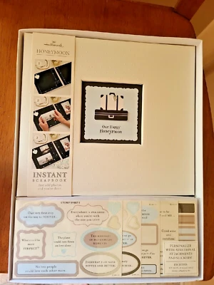 Libro de recortes instantáneo Our Happy Honeymoon Hallmark con pegatinas adornadas NUEVO Foto 1 de 4